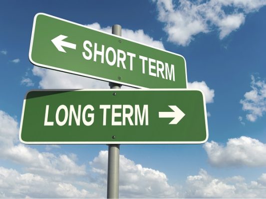 Đầu tư chứng khoán nên chọn phương thức dài hạn hay ngắn hạn